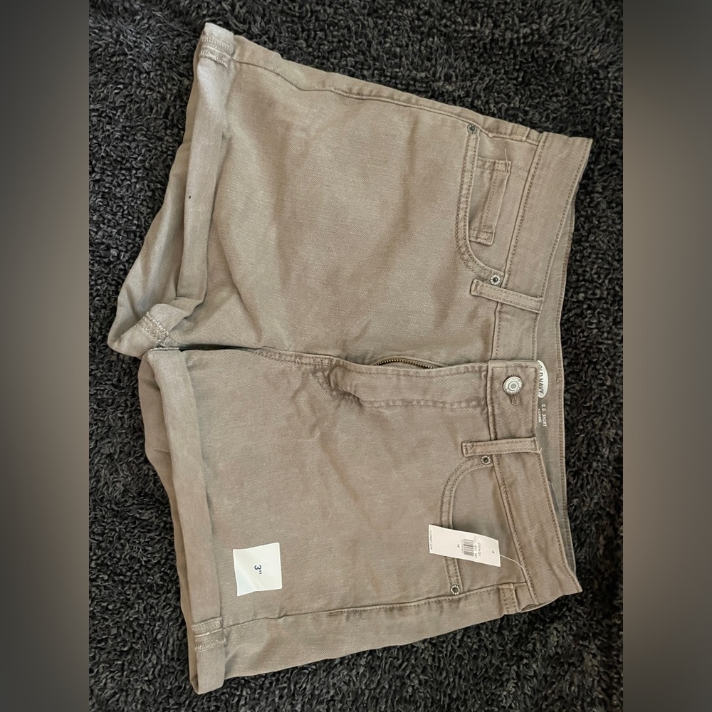 Buy 4, get 1 free - OLD NAVY 3” OG SHORT HIGH RISE WOMEN’S SIZE 10 (New w/ tag)